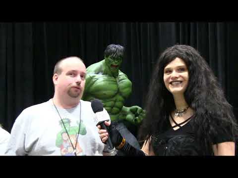 Hulk Statue w Jae B Wells omic Con April 29th 2017 Kansas City MO